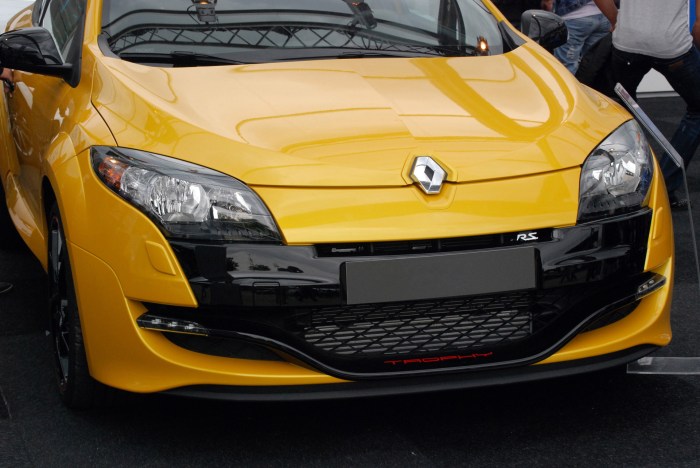 Car battery replacement cost